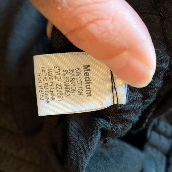 NWT! Black poof New York short sleeve top‎ - Picture 5 of 8